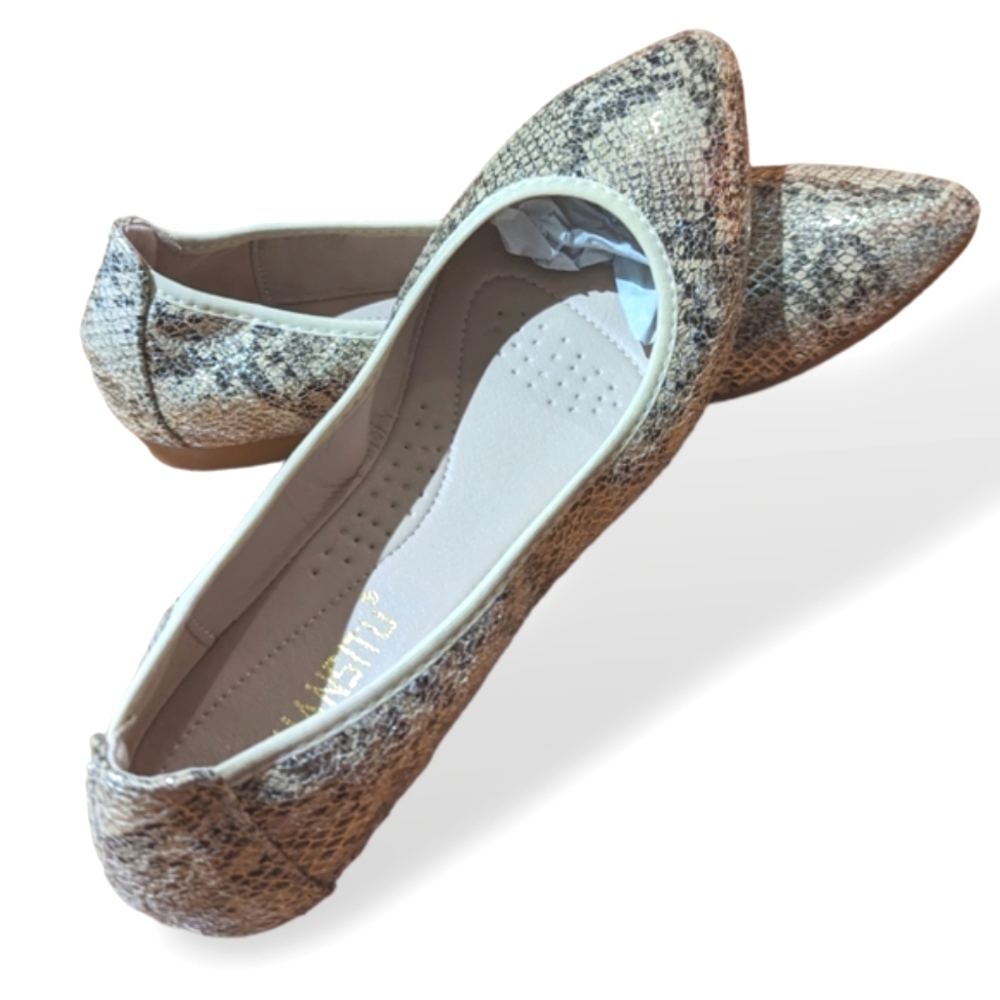 Womans Flexible Snake/Pytho Print Flats with Rubber Bottoms 8.5/40